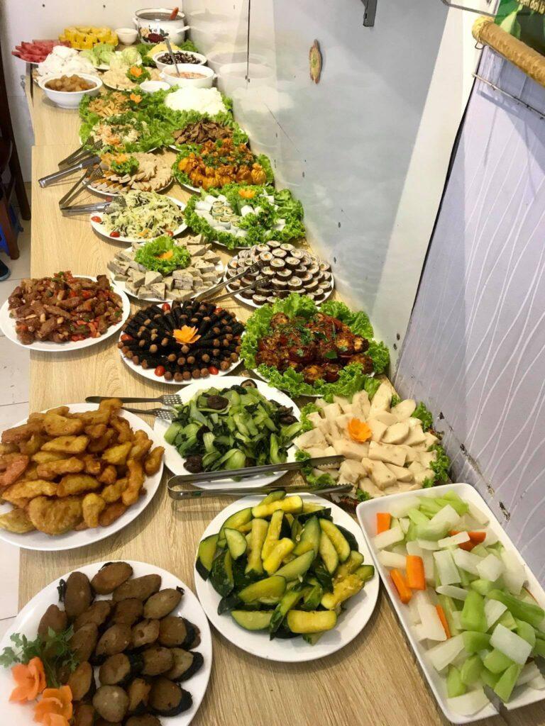 Món ăn đường phố hấp dẫn trong Ngõ 198 Xã Đàn
