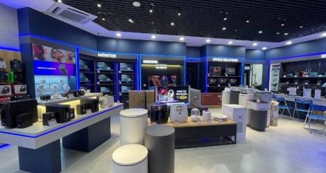 Bên trong không gian mua sắm hiện đại tại Phòng Vũ Thái Hà Thái Hà