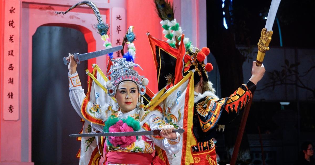 Cảnh sinh hoạt và kinh doanh tấp nập bên trong Ngõ 1333 Giải Phóng