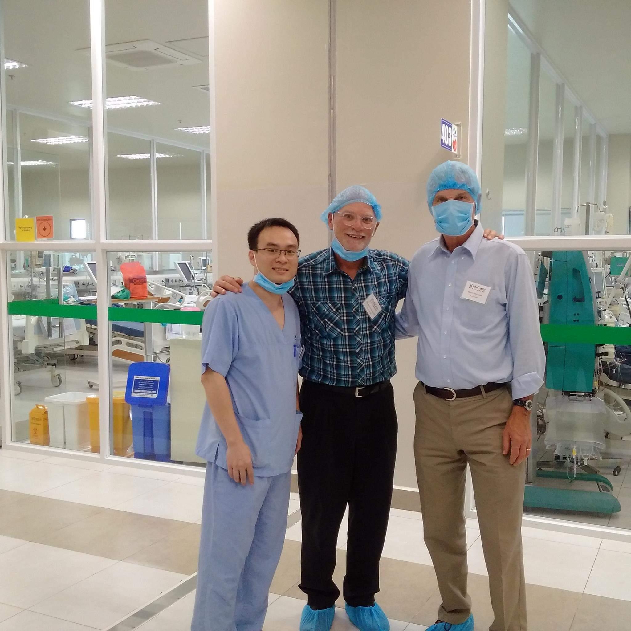 Hình ảnh sinh hoạt đời thường của người dân trên Phố Đặng Vũ Hỷ Thượng, Long Biên, Hà Nội