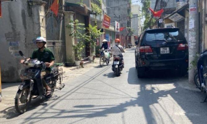Xe buýt đi qua Ngã tư Xuân Đỉnh, Bắc Từ Liêm, Hà Nội giúp kết nối giao thông.