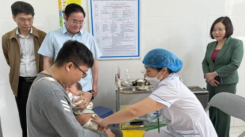 Hoạt động tiêm chủng tại Trạm Y Tế phường ở Hà Nội