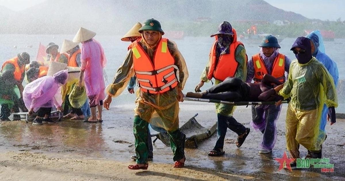 Khung cảnh một đoạn Đường Tây Trà, quận Hoàng Mai, Hà Nội với cây xanh và phương tiện giao thông