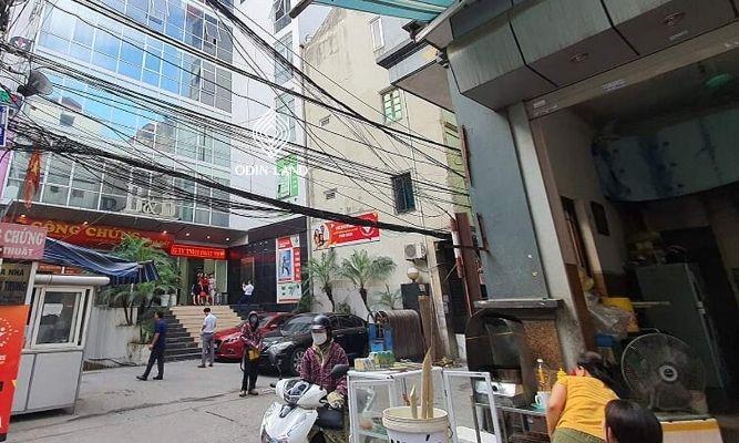 Con đường vào ngõ 850 đường Láng dẫn đến Tòa nhà Láng Trung
