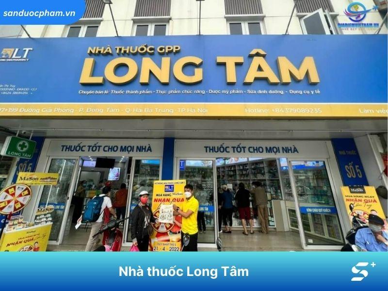 Cổng trường Đại học Bách Khoa Hà Nội, gần Nhà Thuốc Long Tâm Giải Phóng