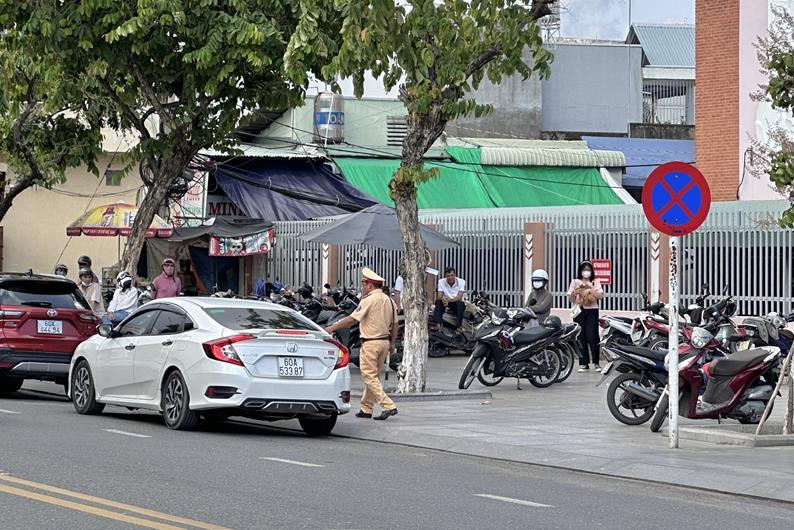 Cảnh giao thông đông đúc tại Cầu Bửu Hòa vào giờ cao điểm, Biên Hòa, Đồng Nai