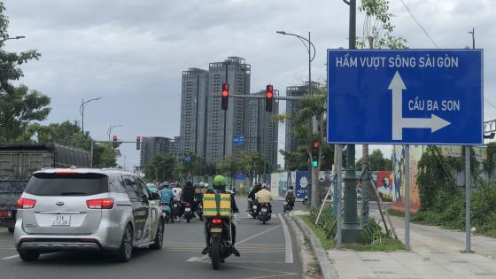Cảnh giao thông đông đúc tại Ngã tư Thủ Đức vào giờ cao điểm