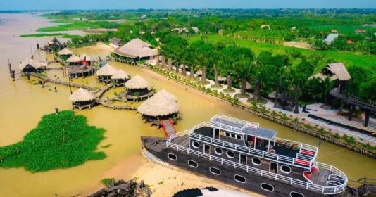 Gia đình vui chơi và thư giãn tại Công viên Huyện Chợ Mới An Giang