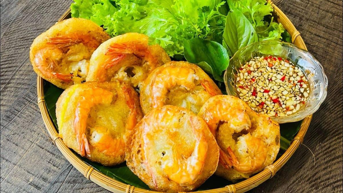 Một món ăn hấp dẫn hoặc khung cảnh quán ăn bình dân trong Ngõ 69A Hoàng Văn Thái