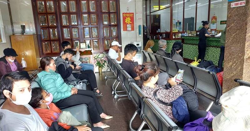 Khu vực chờ của hành khách tại Nhà xe Thành Bưởi 266 Lê Hồng Phong