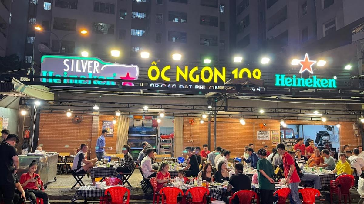 Không gian nhộn nhịp tại quán Ốc Nóc 36 Nguyễn Biểu quận 5