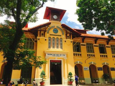 Một con phố sầm uất gần Ký túc xá Đại học Sư phạm TP.HCM An Dương Vương Quận 5 với nhiều cửa hàng ăn uống