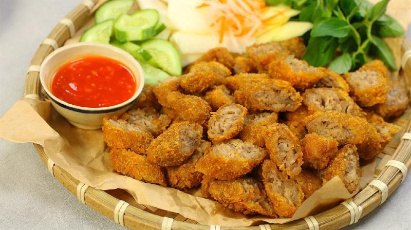Món nem chua rán trên Phố Tả Hiện