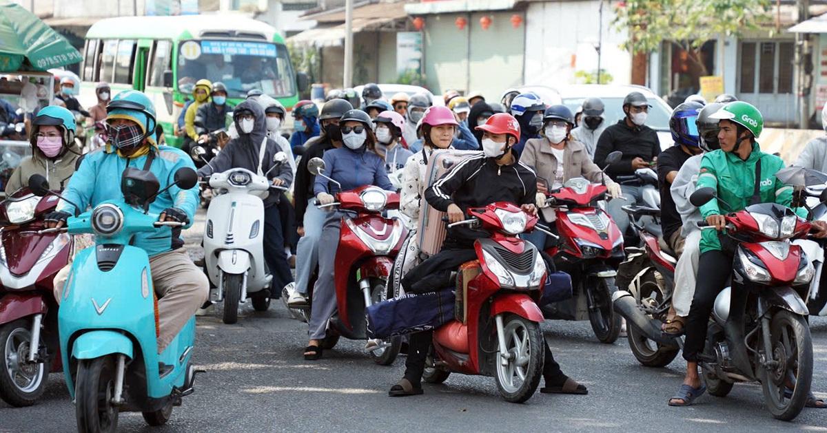 Toàn cảnh ngã ba Nhơn Trạch Quốc lộ 51 Đồng Nai với dòng xe cộ tấp nập