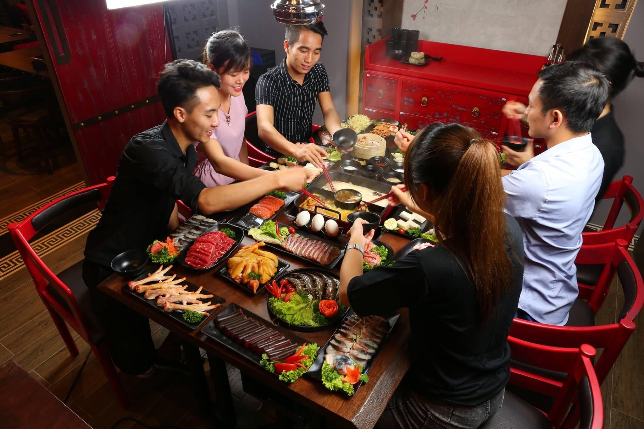 Mặt tiền Nhà hàng Nam Sơn 809 Giải Phóng, Hoàng Mai vào ban ngày, hiển thị tên quán và địa chỉ.