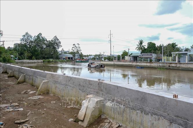 Người dân qua lại và sinh hoạt gần Cầu Cái Sơn An Bình Ninh Kiều Cần Thơ