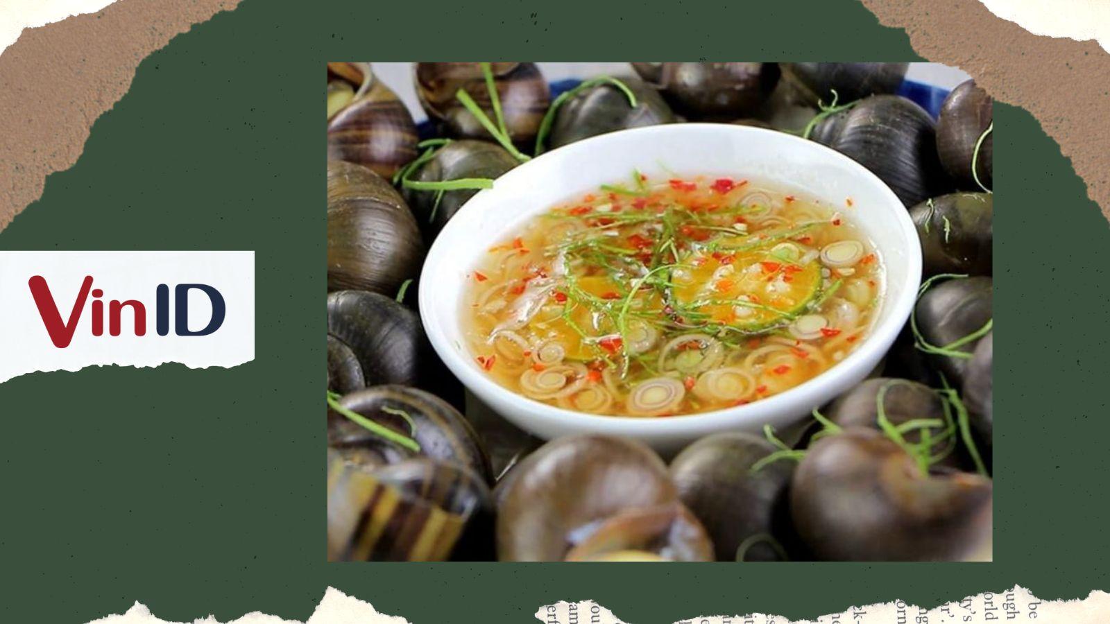 Chén nước chấm đặc trưng làm nên hương vị món ốc Nóc