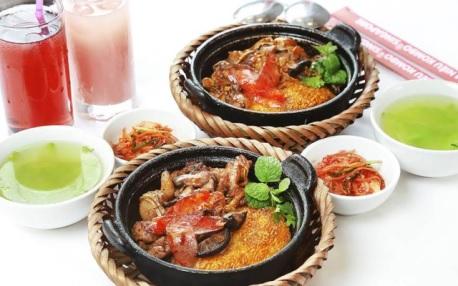 Các món ăn đường phố hấp dẫn trên Phố Đại La, quận Hai Bà Trưng