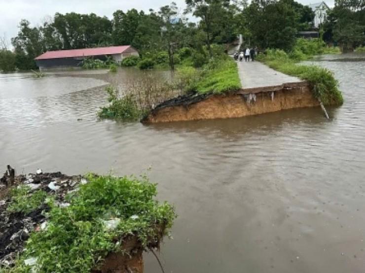 Khung cảnh đời sống thường nhật tại Ngõ 1 Cầu Bươu, Thanh Trì, Hà Nội.