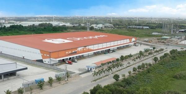 Hình ảnh khu vực Ngã tư Đông Anh 27 QL 3, Đông Anh, Hà Nội với các cửa hàng dịch vụ sầm uất