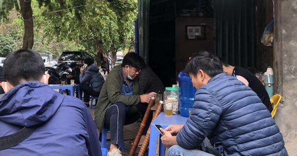 Một cửa hàng thuốc trên phố Tôn Quang Phiệt Hà Nội
