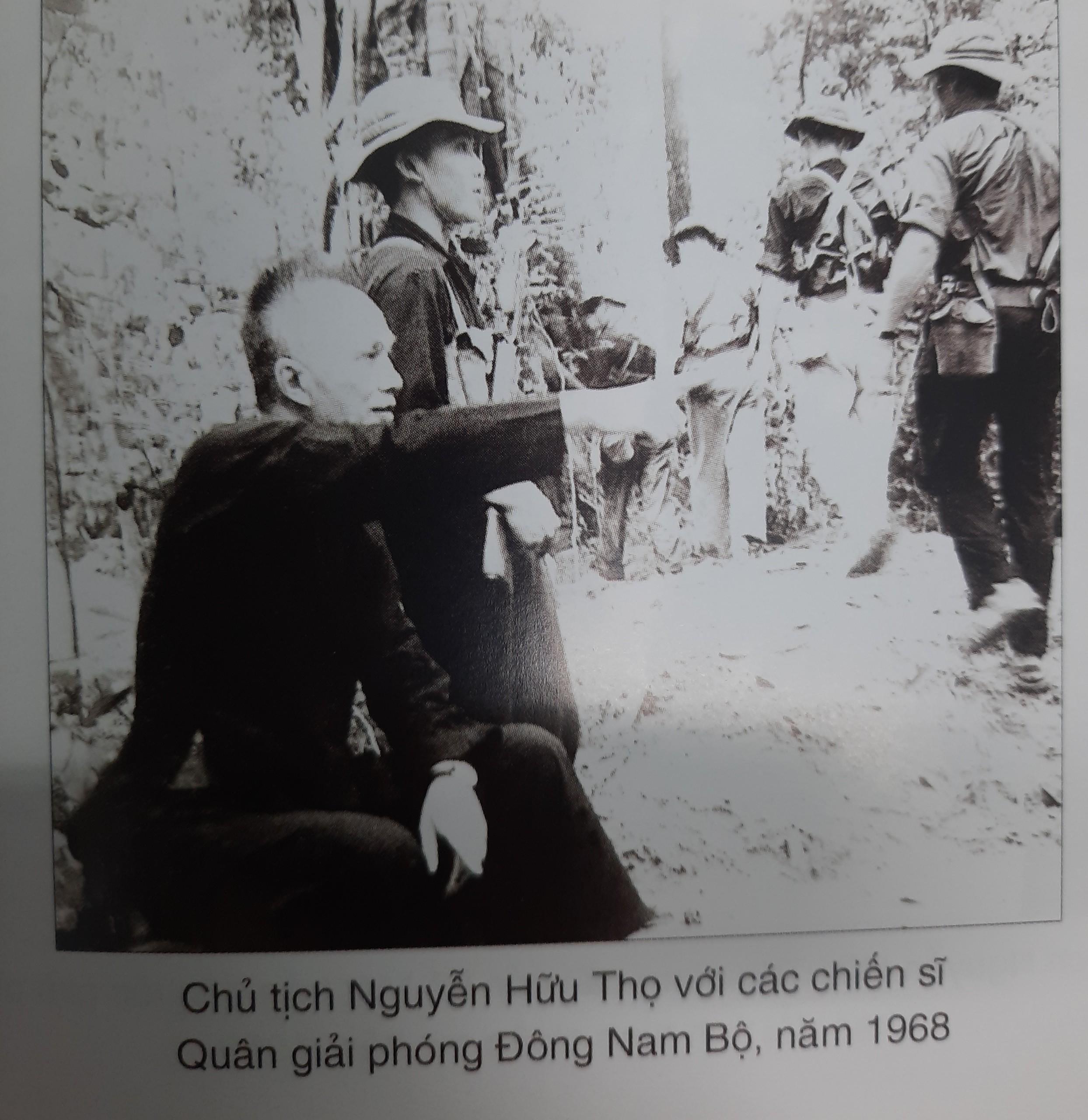 Cổng chào Bến Lức 2 lớn trên đường Nguyễn Hữu Thọ, biểu tượng định vị quan trọng Long An.