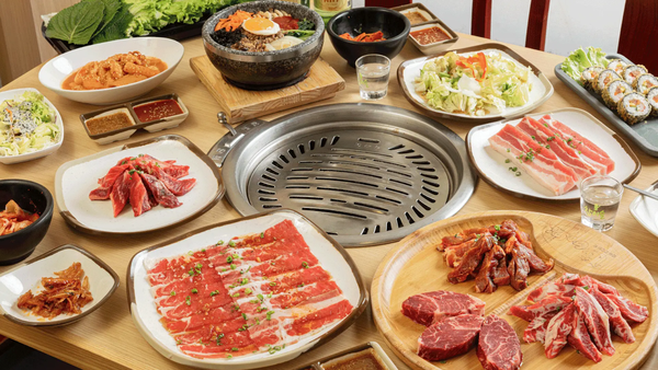 Một phần tokbokki phô mai béo ngậy và hấp dẫn trong menu của Quán Mỳ Cay Sasin
