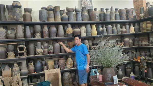 Các loại sản phẩm địa phương và thủ công bày bán tại Chợ Hương Canh, Xã Hương Canh, Bình Xuyên, Vĩnh Phúc