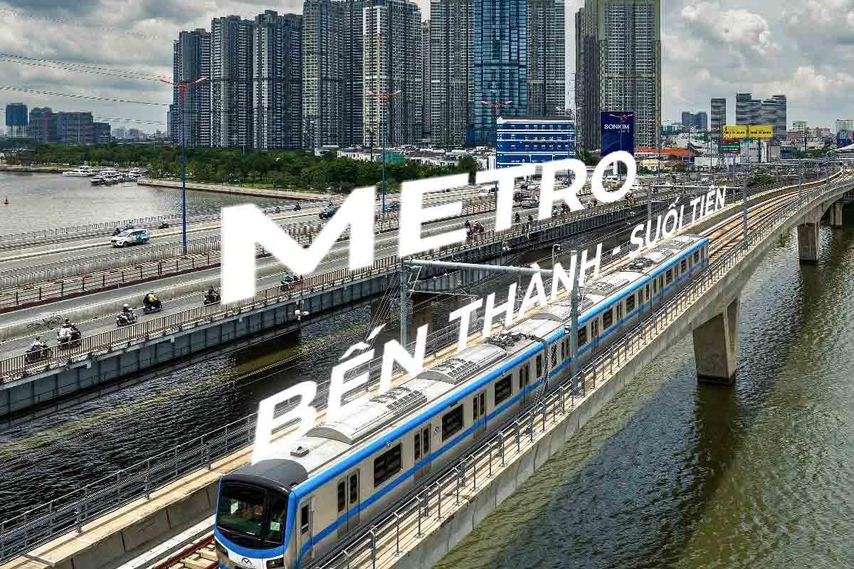 Một trạm dừng xe buýt hoặc hình ảnh xe buýt đang hoạt động gần khu vực Cần Giuộc Long An